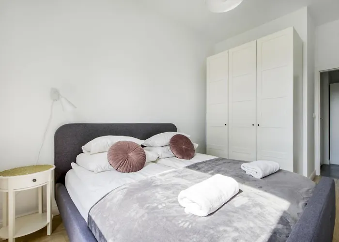 Apartment Night Jurajska Lotnisko Chopina